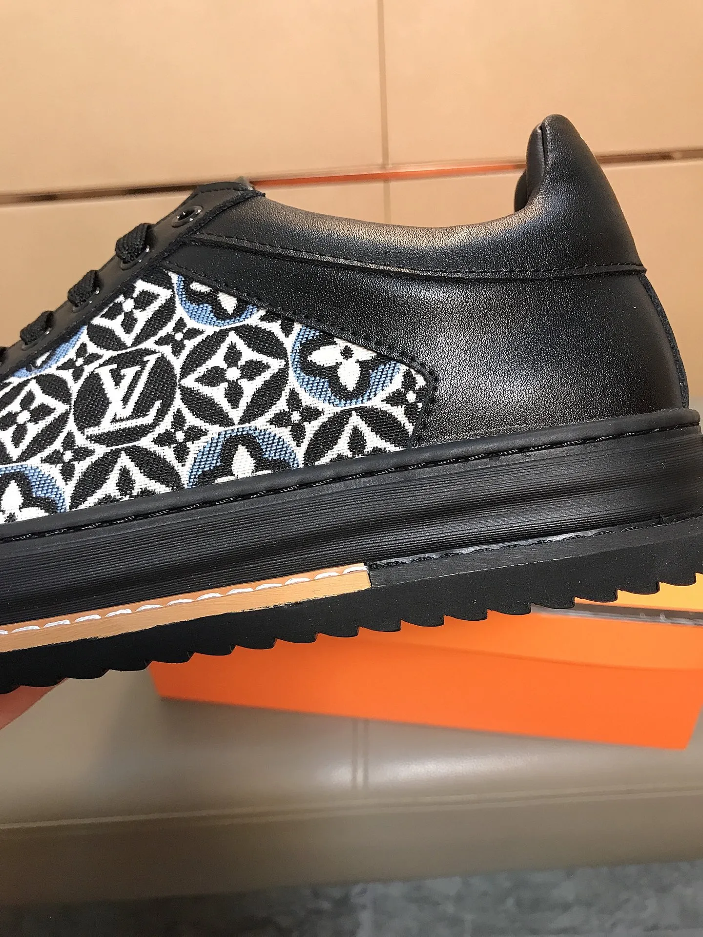 Ex-factory price 400 🆕🆕🔆🔆Hot-selling [Louis Vuitton] LV🔝new Korean style casual men's shoes, high-end brand, the upper is made of Italian cowhide stitching printed fabrics and sheepskin feet🔥, making walking more convenient and comfortable! Amazing work [color]! Create a fashionable personality to set off your uniqueness! A must-have for trendy men! Classic🔥Size: 38-44